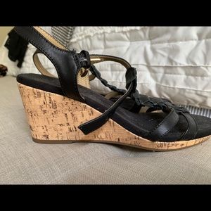 liz claiborne womens magenta wedge sandals